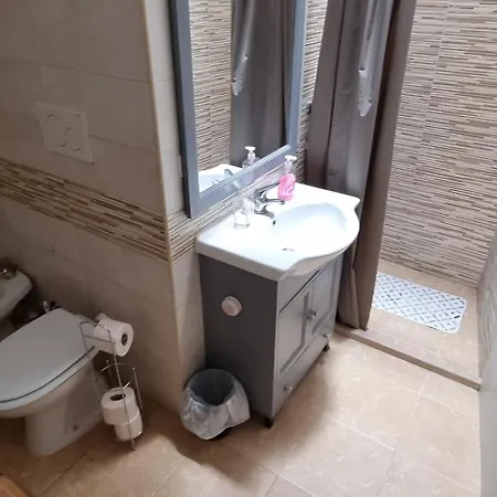 Via Napoli レヴェラーノ