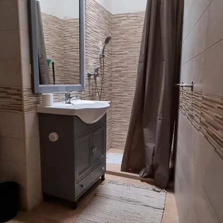 Via Napoli 4* レヴェラーノ