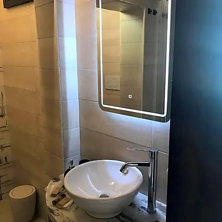 Via Napoli 3*