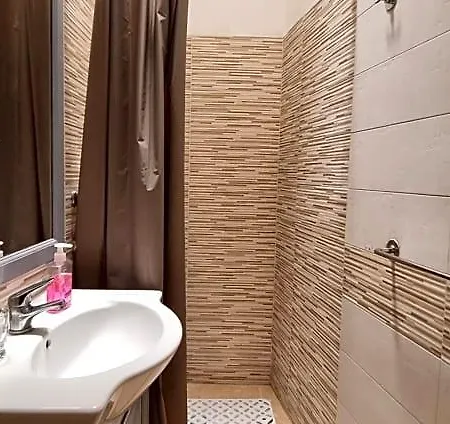 Via Napoli 3*