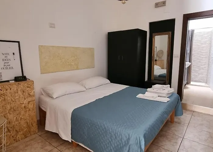 Via Napoli 4*